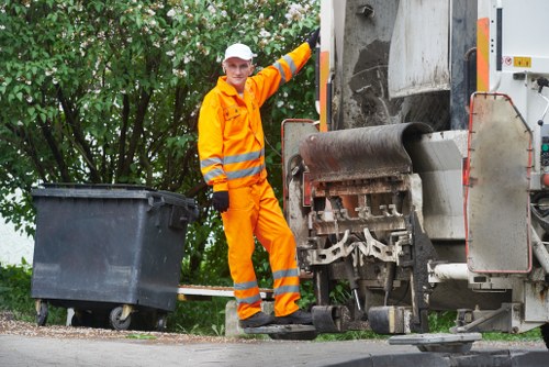 Industrial skip for large-scale waste management
